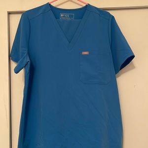 BRAND NEW FIGS CATARINA ONE POCKET SCRUB TOP